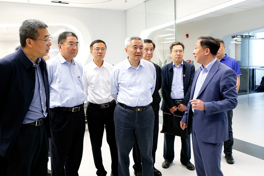 邵鴻調(diào)研港科大-2(2000px)(1).jpg 邵鴻調(diào)研港科大-2(2000px)(1).jpg