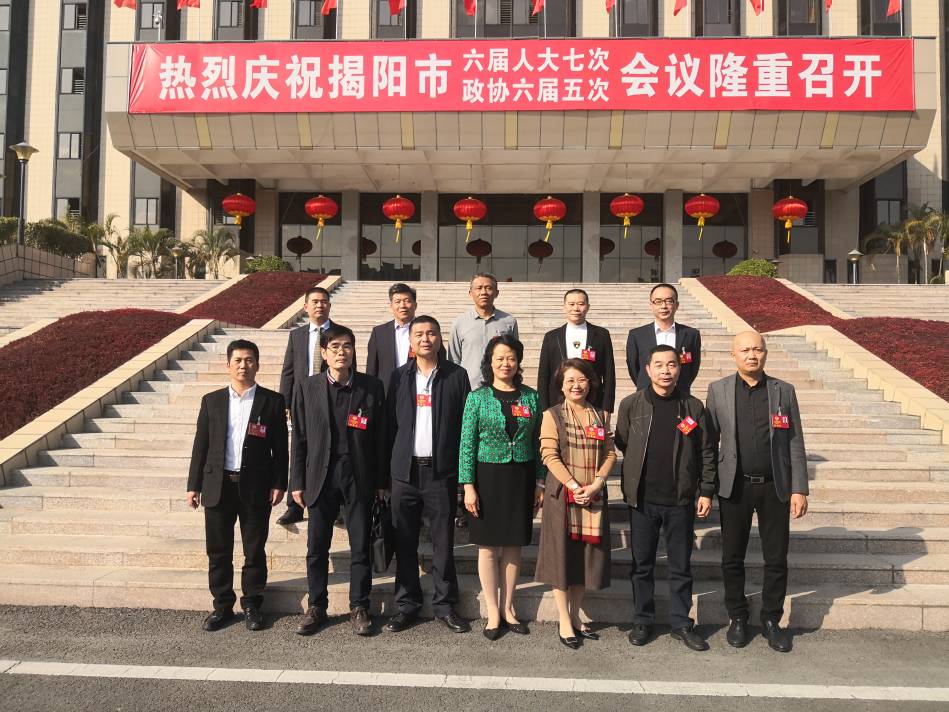 兩會報道配圖.jpg 兩會報道配圖.jpg